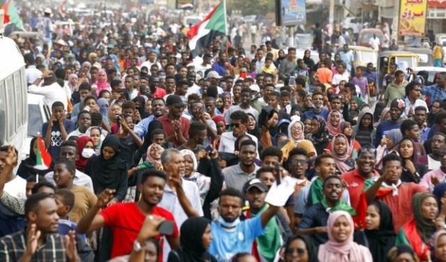 مقتل 4 سودانيين في إطلاق رصاص على متظاهرين 