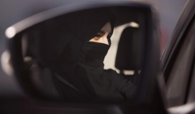 قرار : المرأة السعودية تستطيع السفر