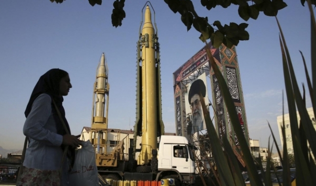 إيران تكشف عن 3 صواريخ موجهة دقيقة وجديدة