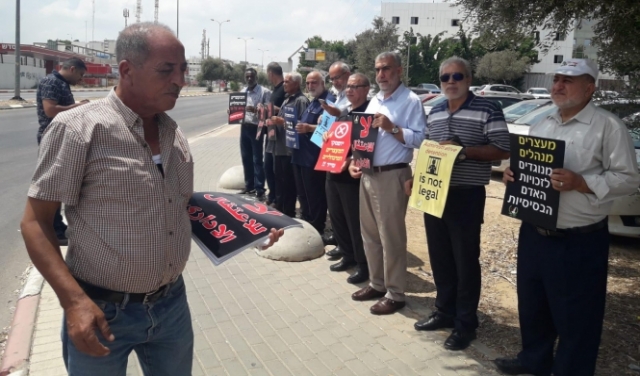 لجنة الحريات تنظم وقفة احتجاجية أمام سجن الرملة