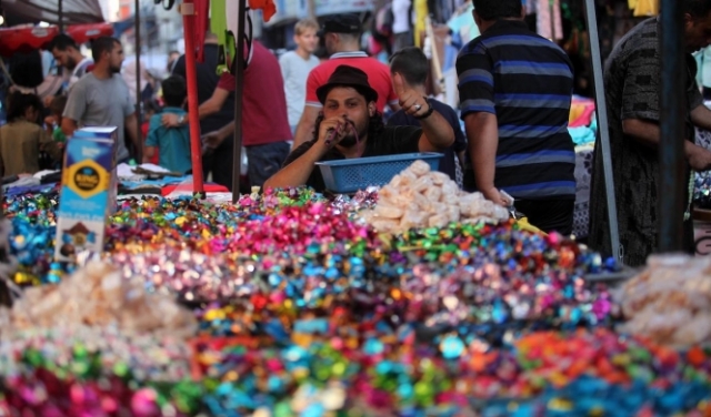 أحد  الأسواق في غزة عشية العيد