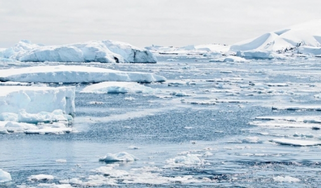 مستويات التلوّث البحري تصل بقطع بلاستيكية لجليد القطب الشّمالي!