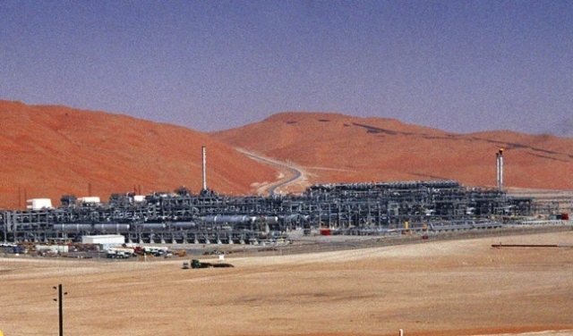 الحوثيون يعلنون استهداف منشآت نفطية في العمق السعودي