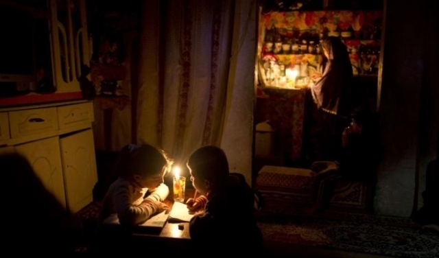 تحذير إسرائيليّ لأكبر مزود فلسطيني للكهرباء بقطع التيّار
