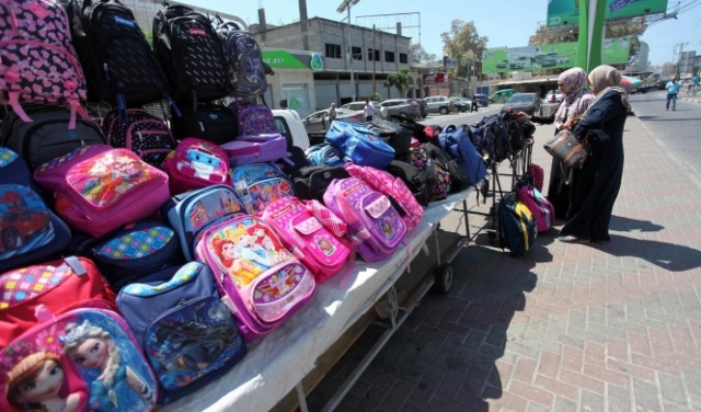 تحضير مستلزمات الطلبة للعام الدراسي في غزة 