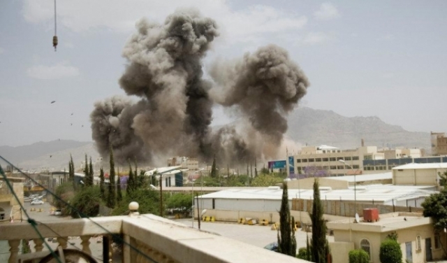 الحوثيون يقصفون مطار أبها بالسعودية