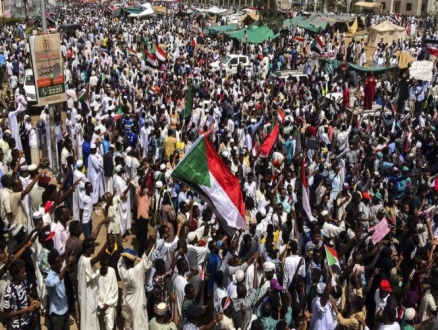 السودانيون يترقبون الإعلان عن الحكومة الأولى ما بعد البشير