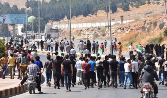 غضبًا من صمت أنقرة: آلاف السوريين حاولوا اقتحام الحدود التركية