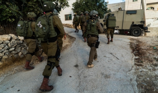 اعتقال 22 فلسطينيا ومصادرة عشرات آلاف الشواقل بالضفة