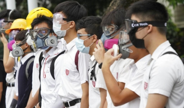 طلاب هونغ كونغ ضلعٌ فعال في الاحتجاجات