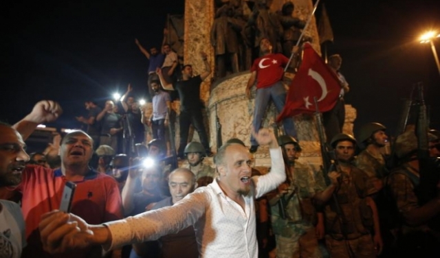 دحلان يُسقط دعوى ضد موقع كشف تورطه بمحاولة الانقلاب التركية