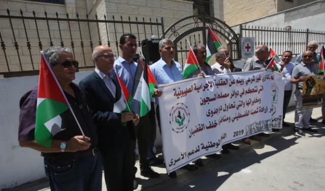 6 أسرى يواصلون إضرابهم عن الطعام رفضا للاعتقال الإداري 