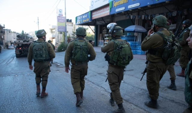 اعتقال 11 فلسطينيا بالضفة واقتحام مكاتب 