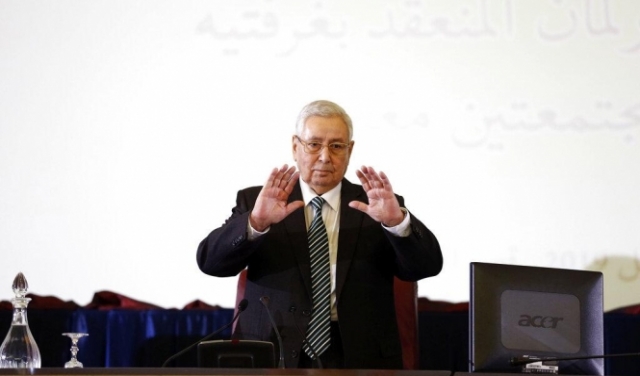 ترجيحات بإعلان الرئيس الجزائري المؤقت موعد الانتخابات الليلة