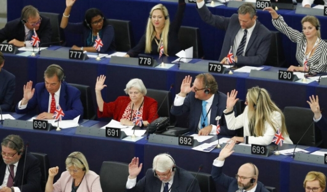 البرلمان الأوروبي يصوّت لصالح تأجيل بريكست