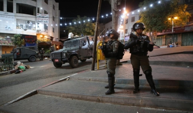 اعتقال 23 فلسطينيا بالضفة وإصابات بمواجهات بالخليل ورام الله