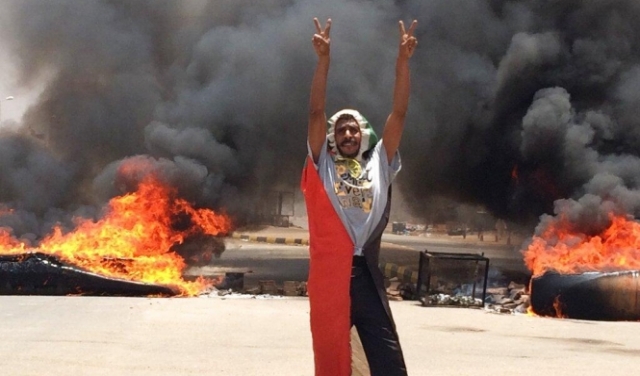 السودان: آلاف الطلاب يتظاهرون للمطالبة بالخبز وبالوقود