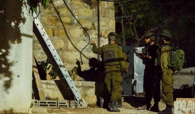 اعتقال 54 فلسطينيا بالضفة والقدس