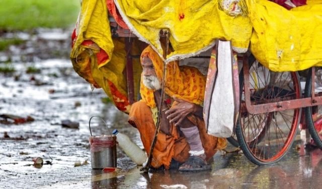 الأمطار الموسمية تواصل الهطول في الهند، حيث لقي 42 شخصا على الأقل مصارعهم خلال الـ24 ساعة الماضية