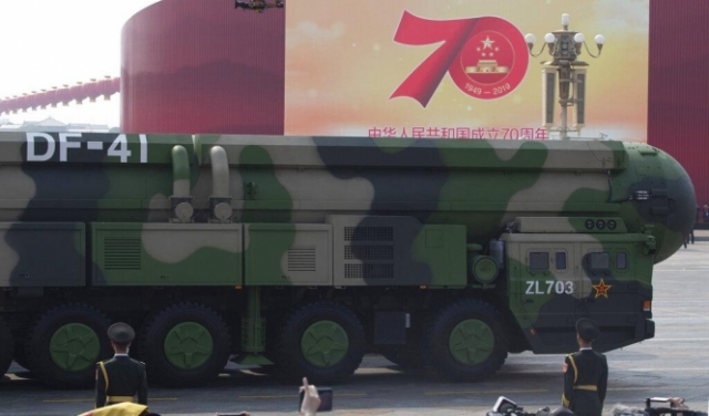 الصين تكشف عن صواريخ وقاذفات وطائرات مسيرة فائقة السرعة