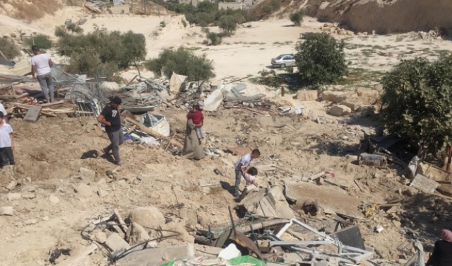  خلال 24 ساعة: الاحتلال يهدم 3 منازل ومنشآت ببيت أمر والقدس