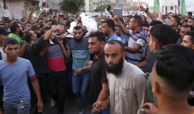 غزة: استشهاد شاب متأثرا بجروح أصيب بها بمسيرة العودة