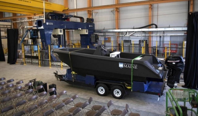 إنشاء أكبر قارب بتقنية الطابعة ثلاثية الأبعاد