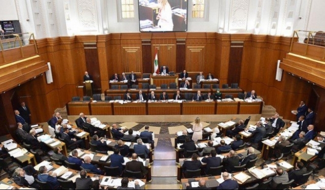 لبنان: ناشطون يقتحمون مجلس النواب ويطالبون باستقالته 
