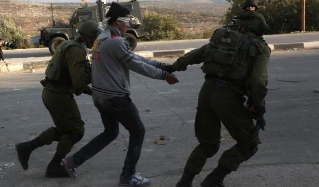 الاحتلال يُبعد 7 فلسطينيين عن الأقصى ويعتقل شابين بالعيسوية 