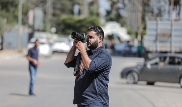 درويش: مصور أطفأ الاحتلال عينه لإسكات كاميرته 