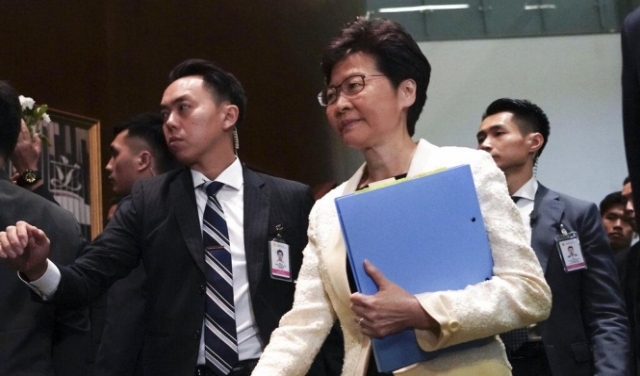 لفشلها بإخماد الاحتجاجات: الصين تعتزم إقالة رئيسة هونغ كونغ