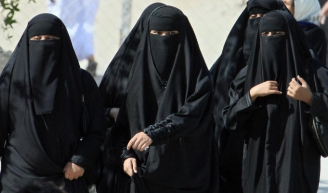 المرأة السعودية: نظام الولاية يحكم قبضته بدعاوى 