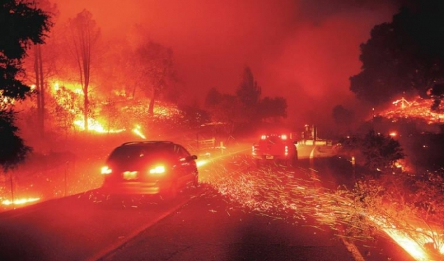 حريق ضخم قرب لوس أنجليس وإجلاء الآلاف