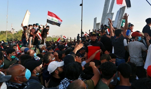 العراق: المهدي يأمر بقمع الاحتجاجات وعدد القتلى يرتفع لـ67