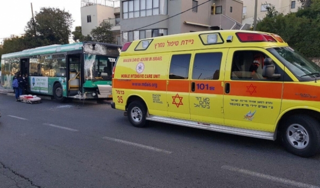 حيفا: إصابة شاب دهسته حافلة