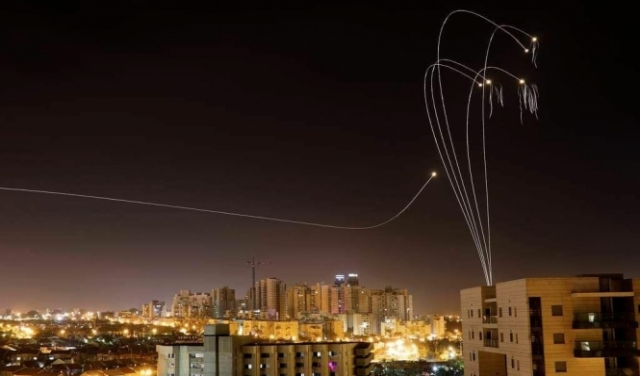 إطلاق قذائف صاروخية من غزة: إصابة منزل في 