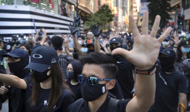 تجدد احتجاجات هونغ كونغ: الشرطة تقمع آلاف المتظاهرين وتعتقل المئات