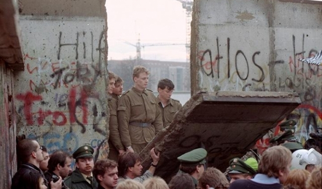 ألمانيا ستُحيي الذكرى الثلاثين لسقوط جدار برلين بأجواء مشحونة
