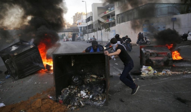 لبنان: إغلاق واسع للطرق والحريري 