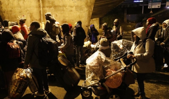 إخلاء 1600 شخص من مخيمين للمهاجرين شرق باريس
