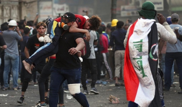 العراق: ارتفاع عدد المتظاهرين القتلى وقوات الأمن تقتحمُ ساحتَي احتجاج