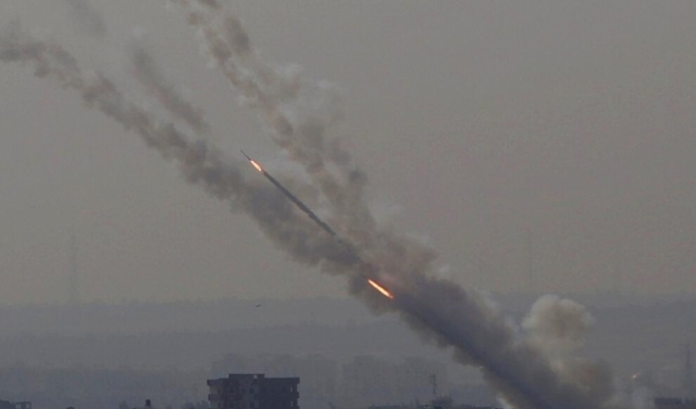  غارات على غزة ورشقات صاروخية مكثفة تجاه الجنوب