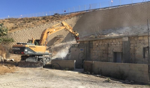 سلطات الاحتلال تهدم 3 منازل في القدس والخليل