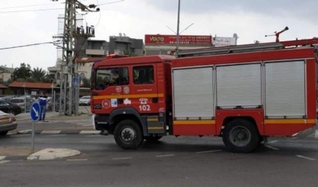 الناصرة: حريق في سيارتين وأضرار بمنزل
