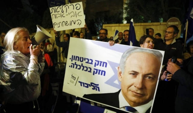 اليمين يدعم نتنياهو والمعارضة تطالبه بالاستقالة