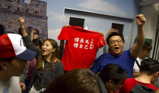 رغم الانتكاسة بالانتخابات: الصين تؤكد على دعمها لزعيمة هونغ كونغ