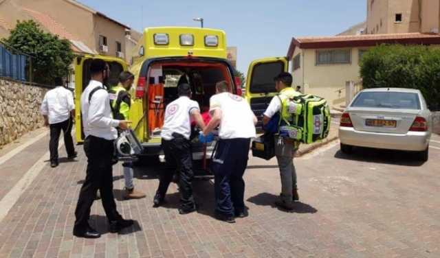 حيفا: إصابة خطيرة لشاب فقد سيطرته على الدراجة