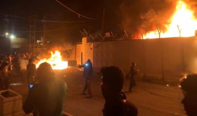العراق: إضرام النار في القنصلية الإيرانية في النجف