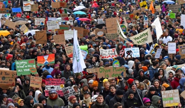 ألمانيا: الآلاف يحتجون ضد حزب 