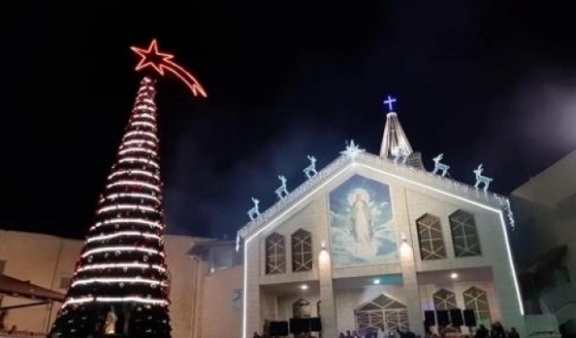 يافة الناصرة: إضاءة شجرة الميلاد في كنيسة اللاتين